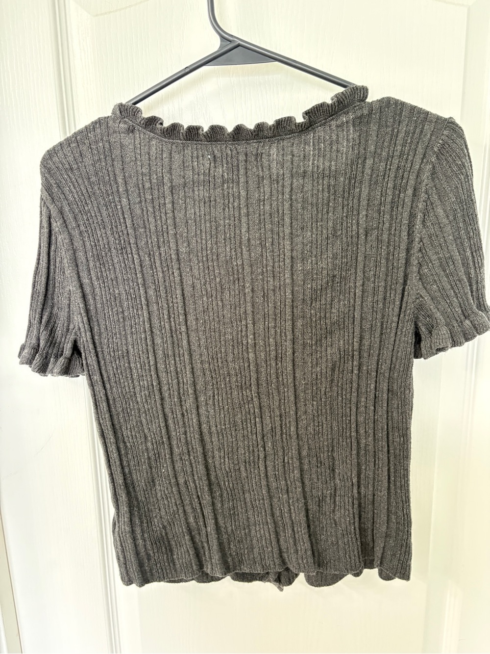 American Eagle Gray Cropped Lightweight Button Up Cardigan Size Large - Picture 4 of 5